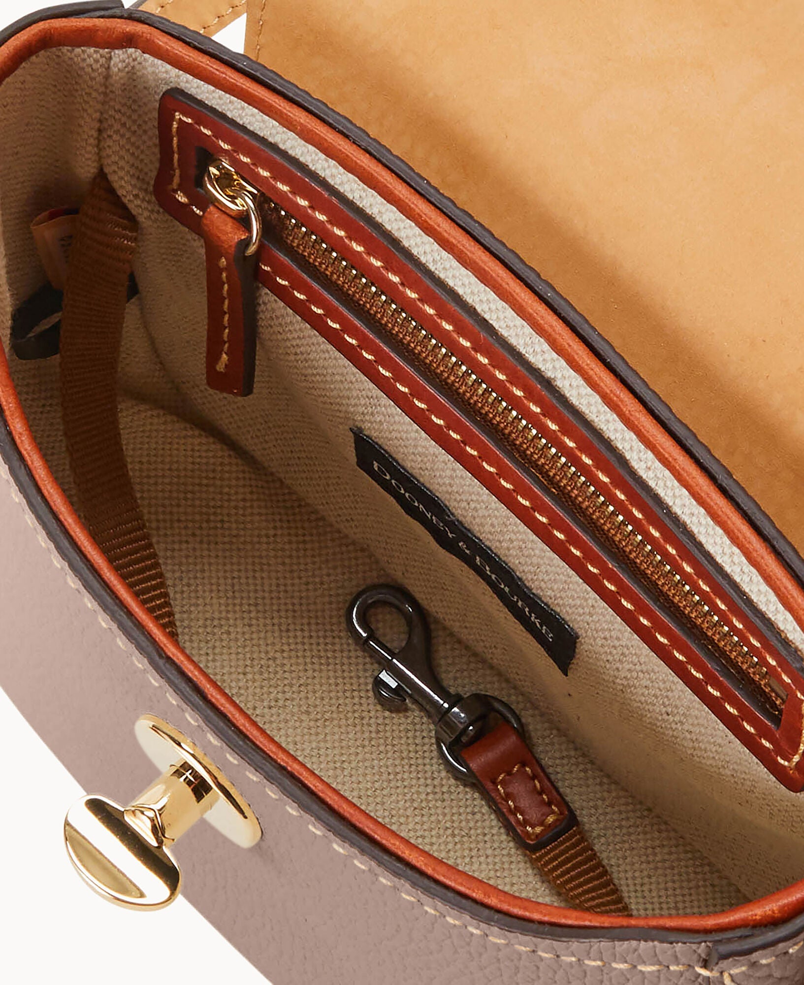 Pebble Turnlock Flap Saddle - Image 18