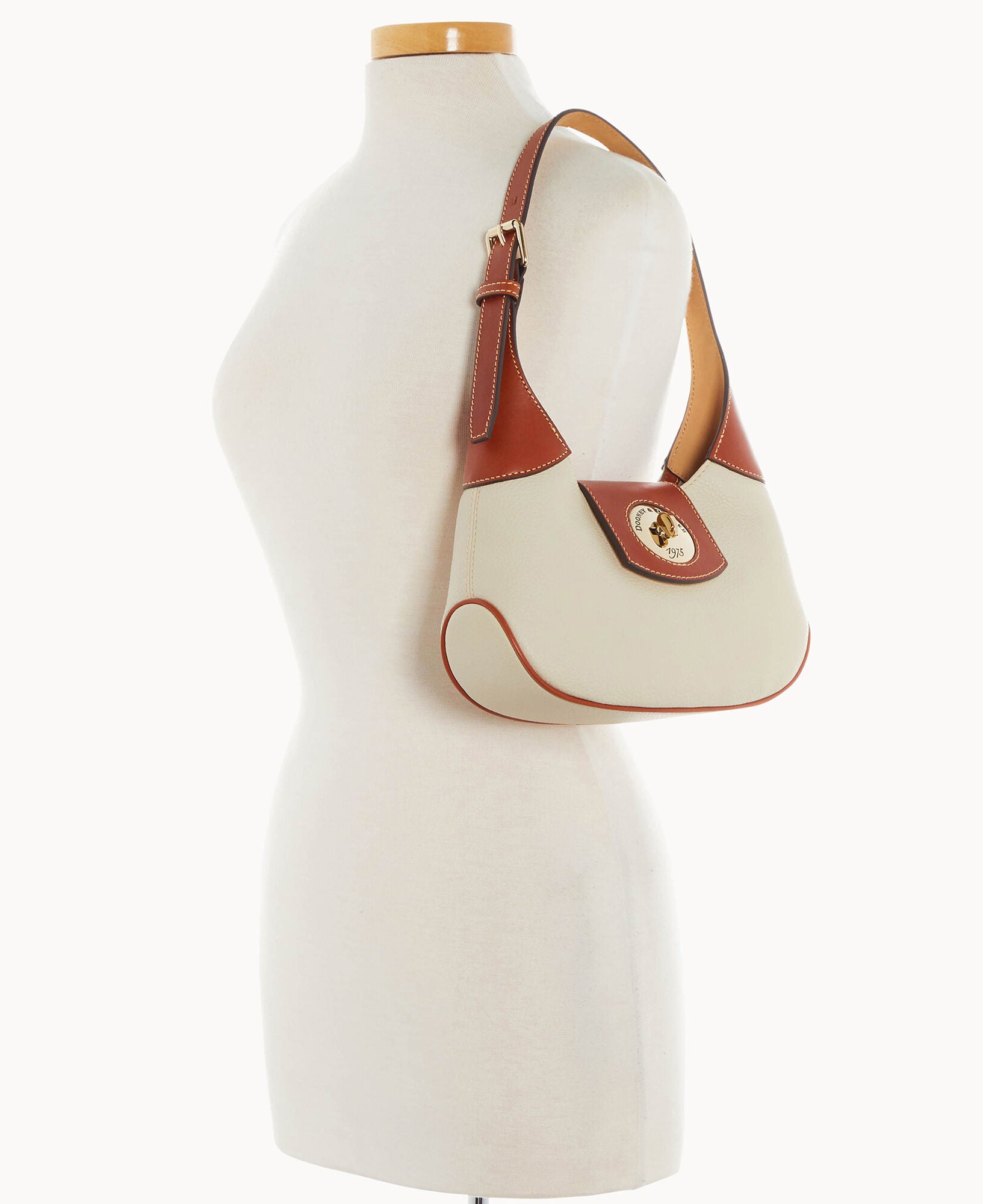 Pebble Turnlock Hobo 26 - Image 20